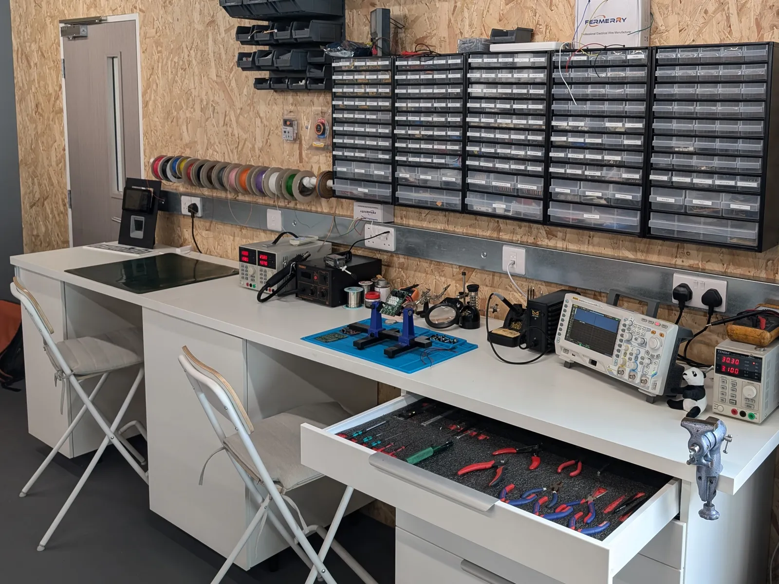 Electronics lab